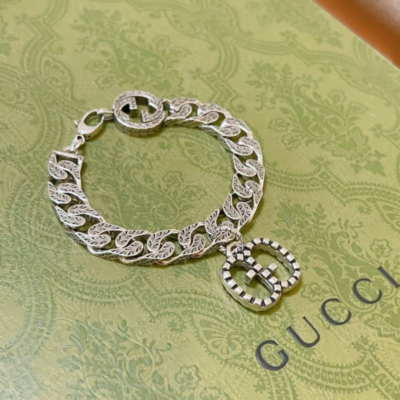 G*u*i bracelets